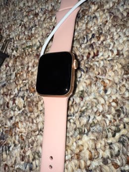 Apple watch 5 40mm rose gold Gps モデル Amazon.com: Apple Watch Series 5 (GPS + Cellular, 40MM) - Gold