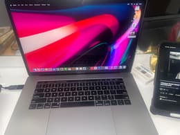 MacBook Pro Retina 15-inch (2018) - Core i7 - 16GB - SSD 256GB