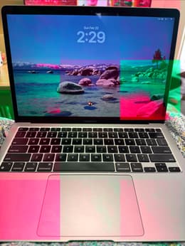 MacBook Air (2020) 13-inch - Apple M1 8-core and 7-core GPU - 8GB