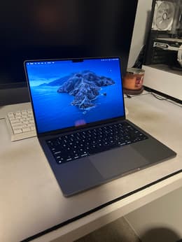 MacBook Pro (2021) 14-inch - Apple M1 Pro 8-core and 14-core GPU