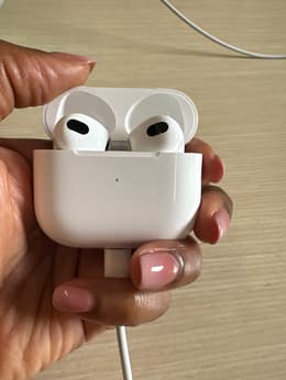 Apple AirPods 3rd gen (2021) - MagSafe (Lightning) Charging case