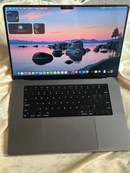 MacBook Pro (2021) 14-inch - Apple M1 Pro 8-core and 14-core GPU