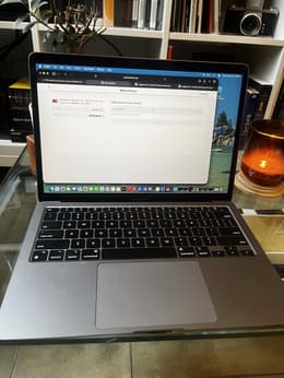 MacBook Air (2020) 13-inch - Apple M1 8-core and 8-core GPU - 16GB