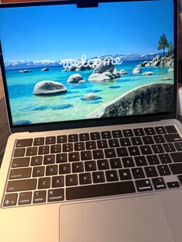 MacBook Air (2025) 13-inch - Apple M4 10-core and 8-core GPU