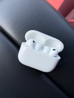 Apple AirPods Pro 3rd gen (2025) - MagSafe (USB-C) Charging case