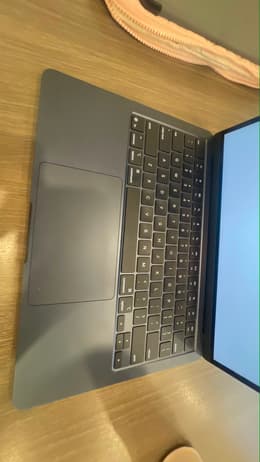 MacBook Air (2025) 13-inch - Apple M4 10-core and 8-core GPU