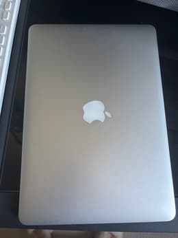 【新入荷】MacBook Air（13-inch, Early 2015） Amazon.com: Apple MacBook Air 13-inch Laptop (1.6GHz Core i5,4GB
