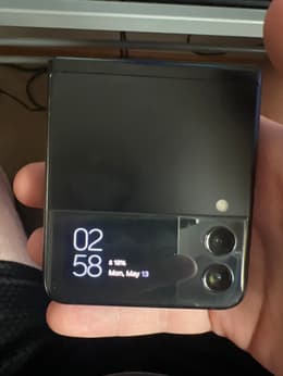 ★Samsung Galaxy Z Flip 3 256GB ブラック ケース付 Samsung Galaxy Z Flip 3 5G (256GB) FOLDABLE 6.7