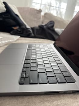 MacBook Pro (2021) 14-inch - Apple M1 Pro 8-core and 14-core GPU
