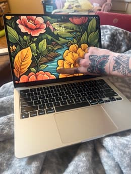 MacBook Air (2024) 13-inch - Apple M3 8-core and 8-core GPU - 8GB