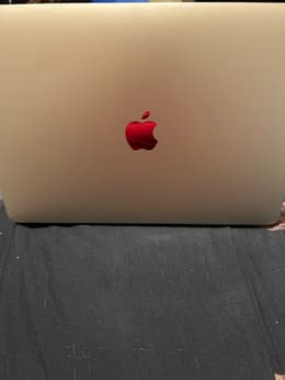 MacBook Air (2020) 13-inch - Apple M1 8-core and 7-core GPU - 8GB