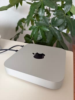 【極美品】 Mac mini M2 8GB 256SSD Amazon.com: Apple Mac mini M2 Chip 16GB RAM 256GB SSD - Silver