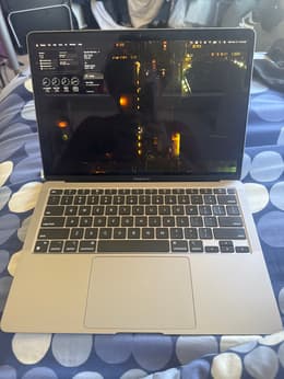 MacBook Air (2020) 13-inch - Apple M1 8-core and 8-core GPU - 16GB