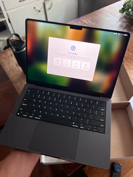 MacBook Pro (2023) 16-inch - Apple M3 Pro 12-core and 18-core GPU