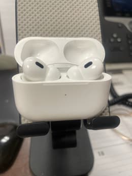 Apple AirPods Pro 2nd gen (2023) - MagSafe (USB-C) Charging case