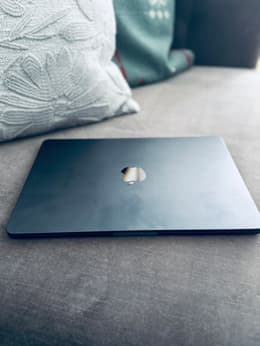 MacBook Air (2024) 15-inch - Apple M3 8-core and 10-core GPU - 8GB