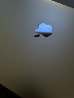 MacBook Air (2020) 13-inch - Apple M1 8-core and 7-core GPU - 16GB