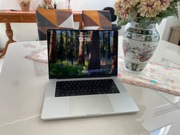 MacBook Pro (2021) 14-inch - Apple M1 Pro 8-core and 14-core GPU