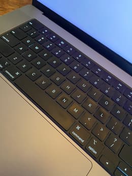 MacBook Pro (2020) 13-inch - Apple M1 8-core and 8-core GPU - 8GB