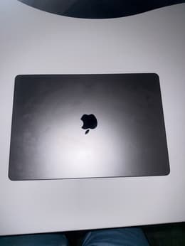 MacBook Air (2024) 13-inch - Apple M3 8-core and 8-core GPU - 8GB