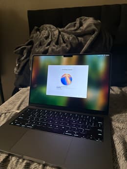 MacBook Pro (2021) 14-inch - Apple M1 Pro 8-core and 14-core