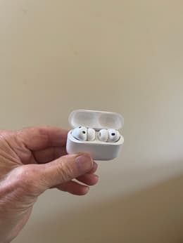 Apple AirPods Pro 3rd gen (2025) - MagSafe (USB-C) Charging case