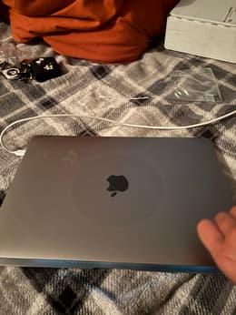 MacBook Air (2020) 13-inch - Apple M1 8-core and 8-core GPU - 16GB