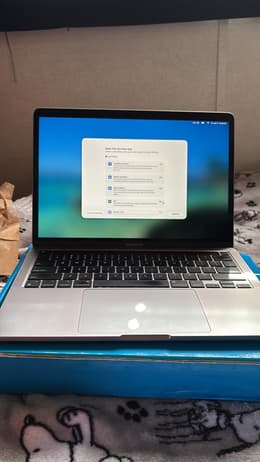 MacBook Pro (2020) 13-inch - Apple M1 8-core and 8-core GPU - 8GB