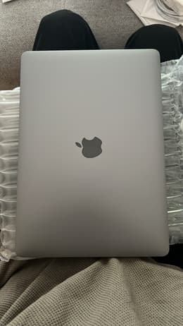 MacBook Pro (2020) 13-inch - Apple M1 8-core and 8-core GPU - 8GB